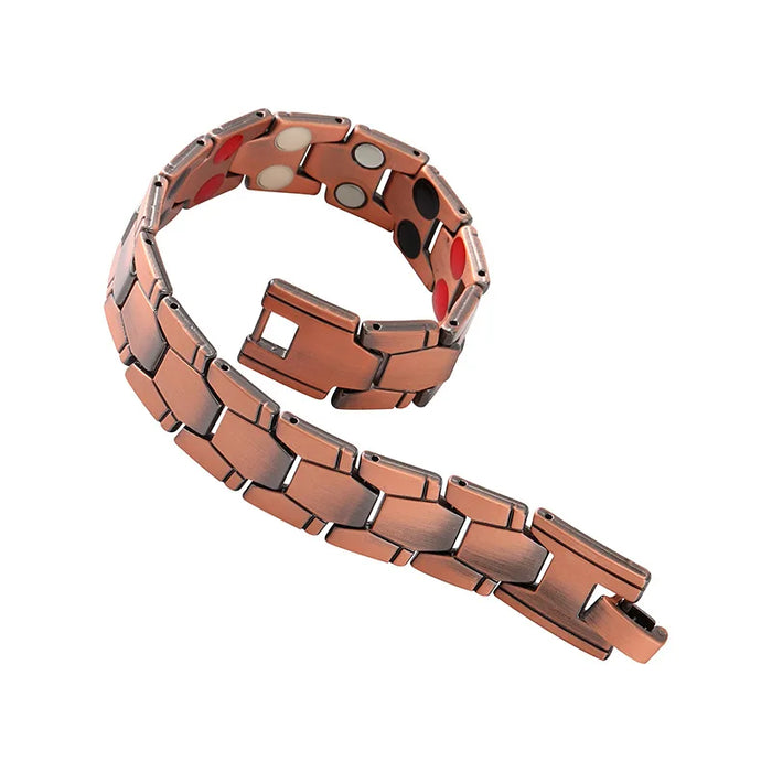 Pulsera magnética elegante sobre fondo neutro color bronce